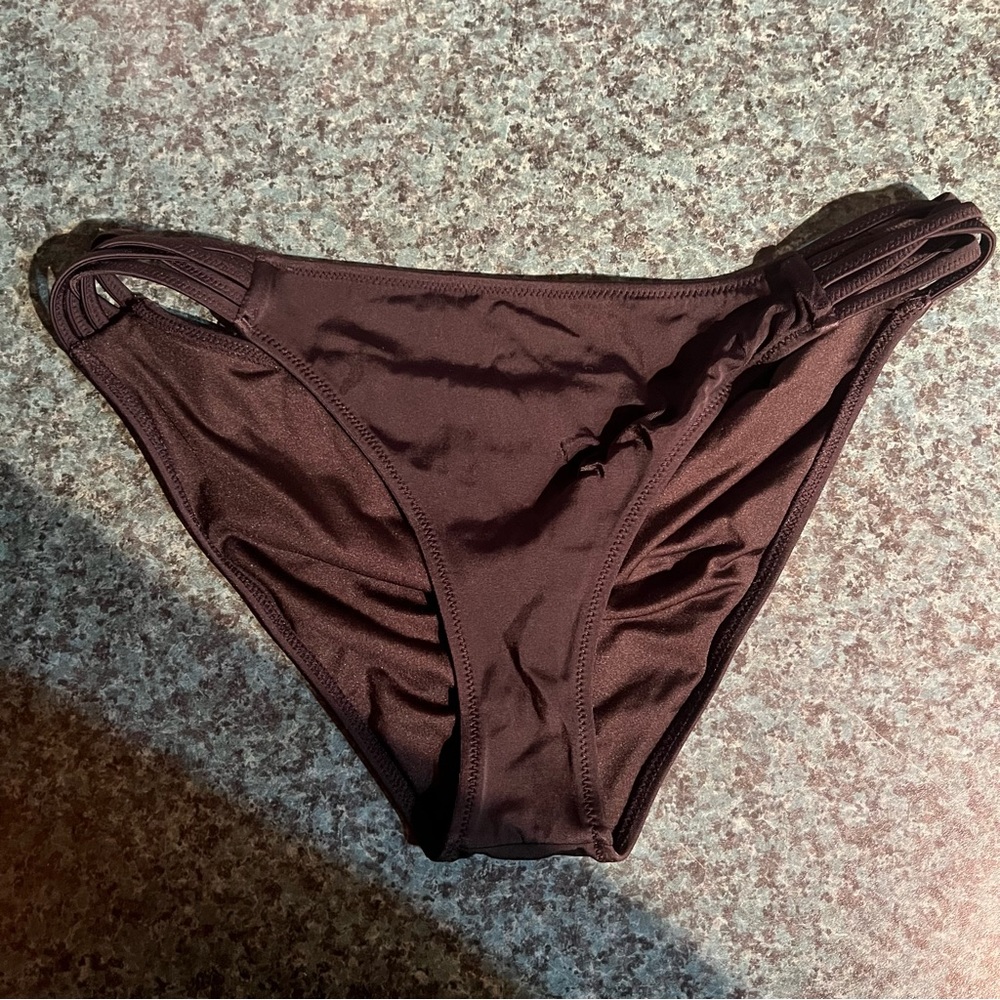 3/$20 🦋 Shade & Shore Strappy Mid-Rise Bathing Suit Bottoms | Size: Medium